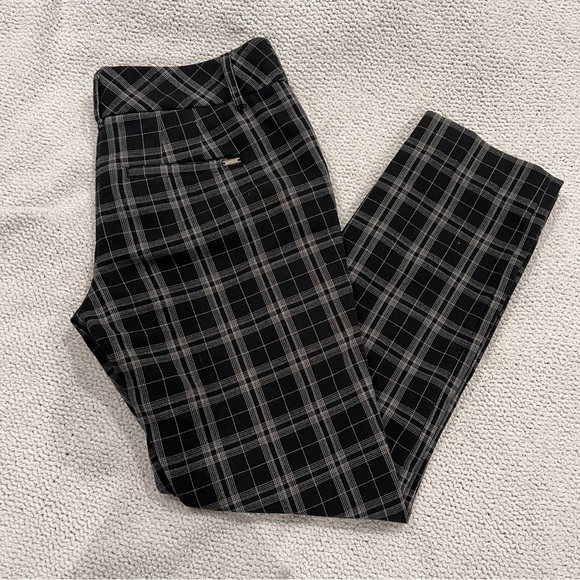 White House Black Market Pants - WHITE HOUSE BLACK MARKET Black plaid stretch pant 00R